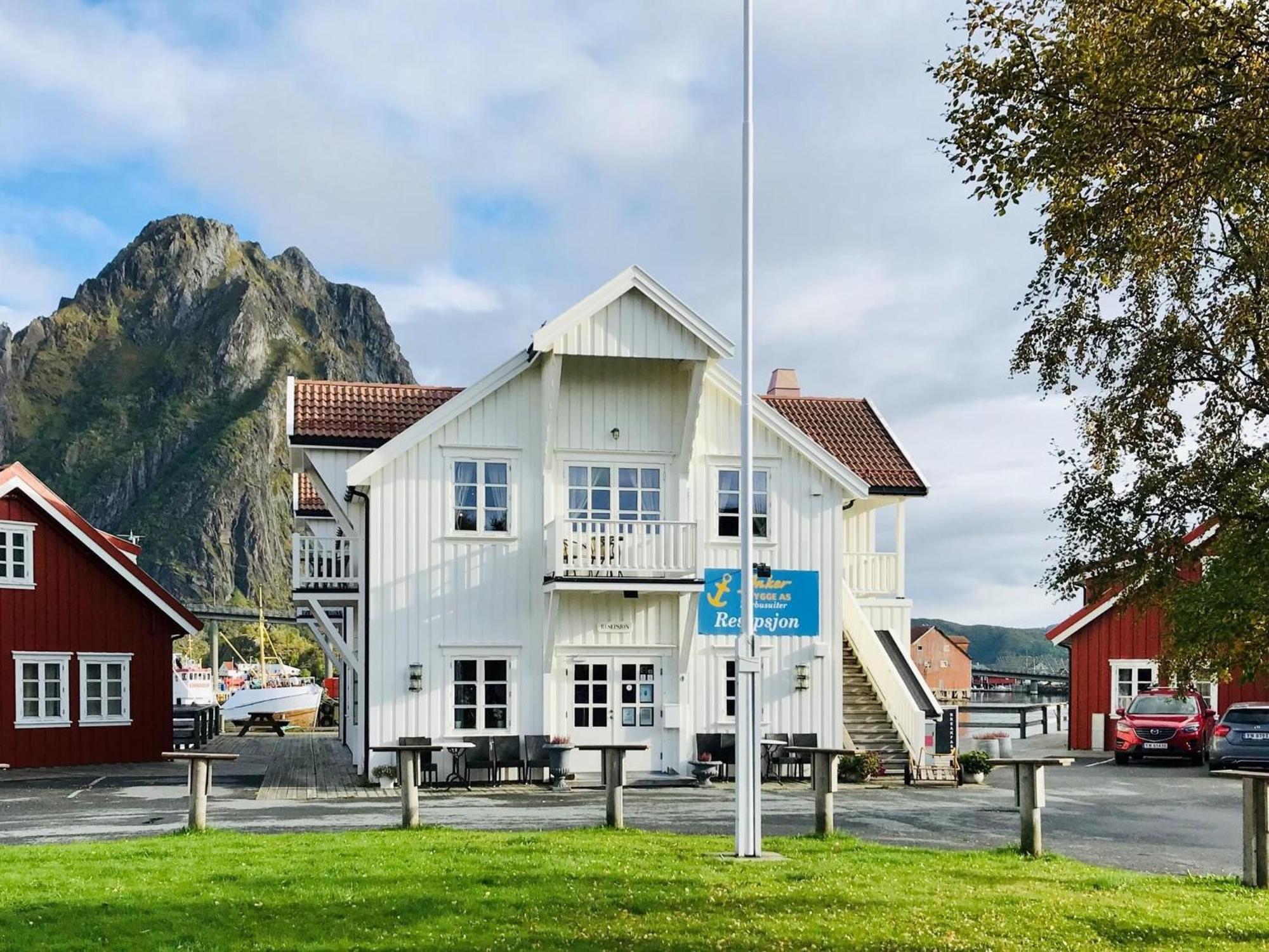 Hotel Anker Brygge Svolvær Exterior foto The old school house in Sunde