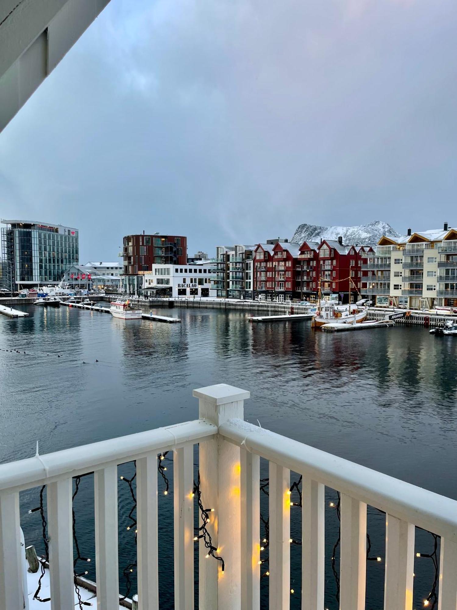 Hotel Anker Brygge Svolvær Exterior foto View of the town